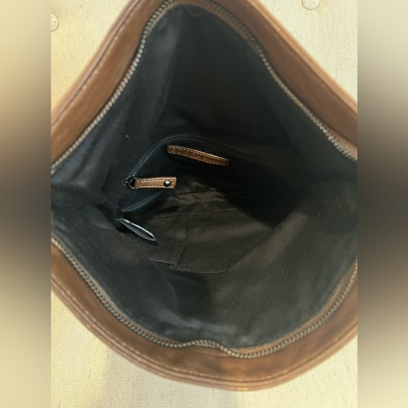 BCBG generation leather studded clutch - zipper pocket with magnetic closure - Picture 4 of 5